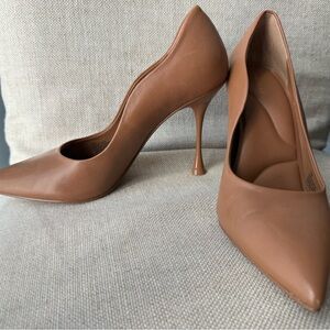 Gianni Bini Thea scalloped pointed padded sz 7 high heels pumps shoes nude brown